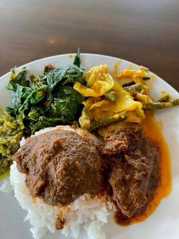 Nasi Rendang Daging Sapi Minang Komplit